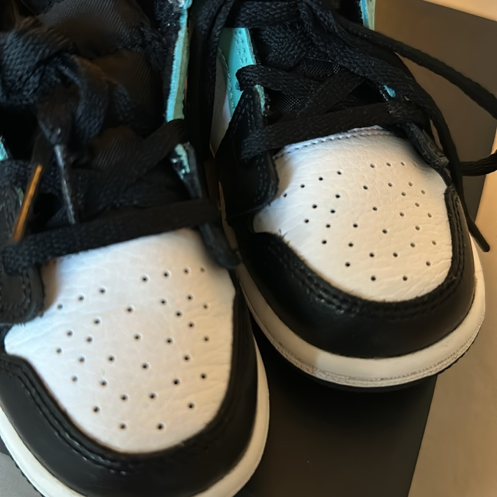 Jordan 1 Mid - Picture 5 of 5